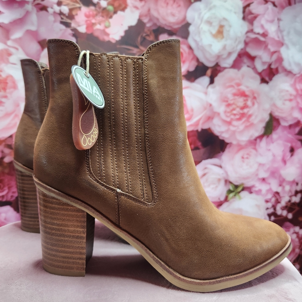 MIA Santos Cognac Boots Size 8.5
